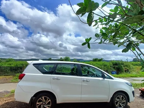 Toyota Innova used for the Mangalore to Dharmasthala temple trip